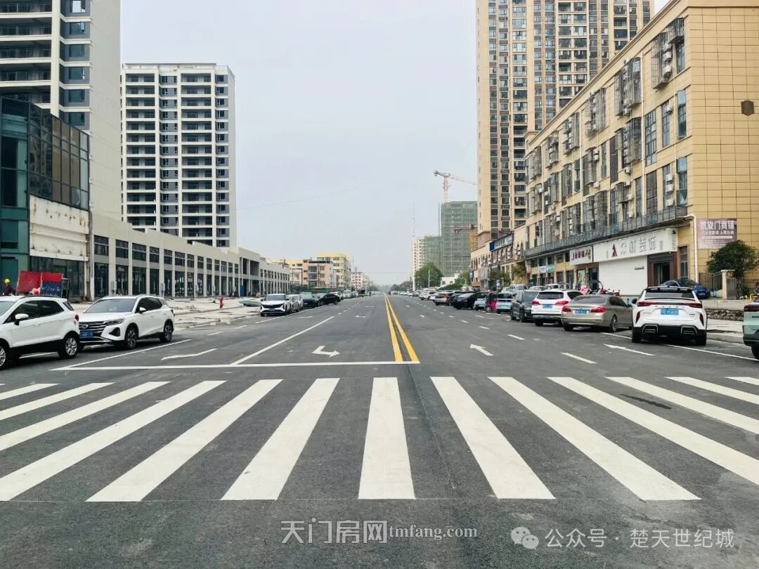 楚天世纪城对面华西西侧道路道排工程完工，居民出行更为便捷！