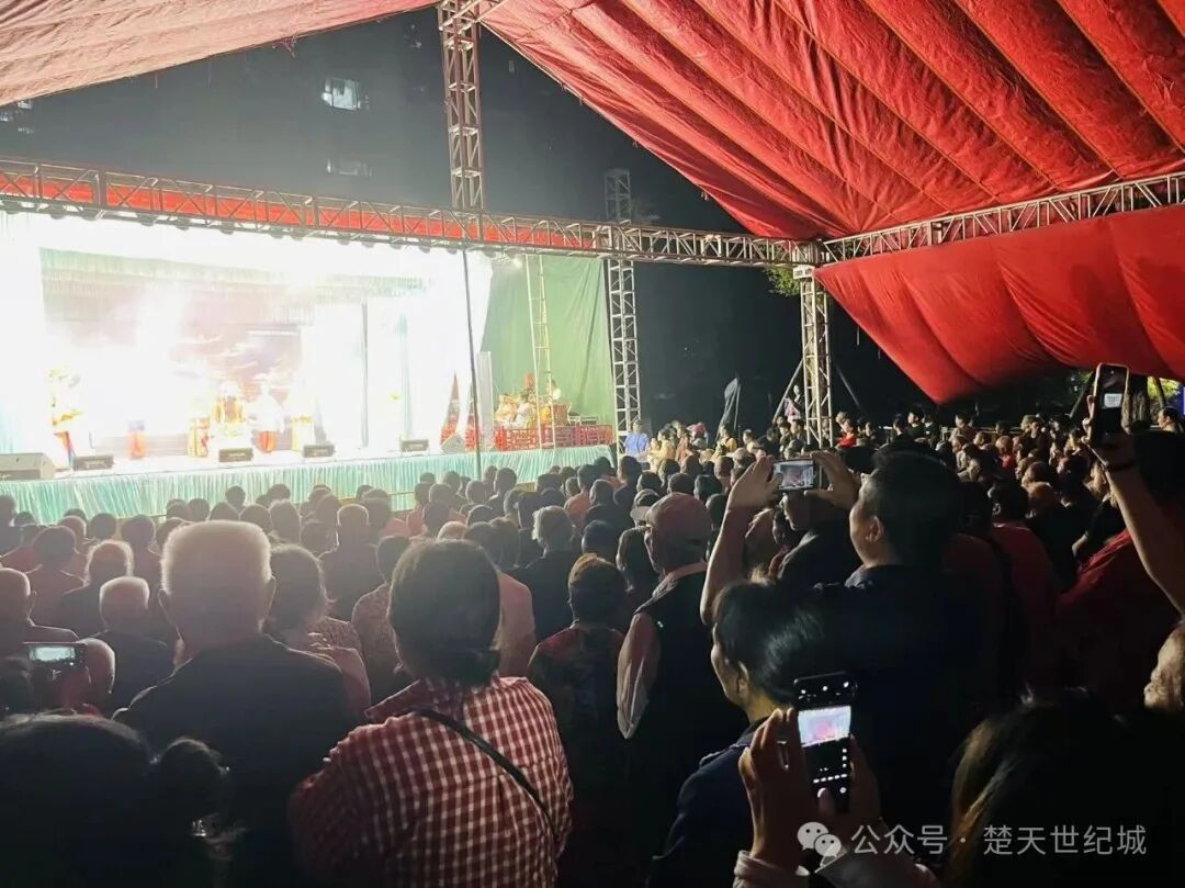 大戏开演了！花鼓戏韵庆双节，满园秋色醉楚天