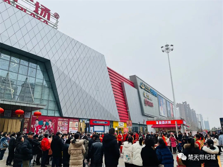 楚天世纪城：一座广场和一座城