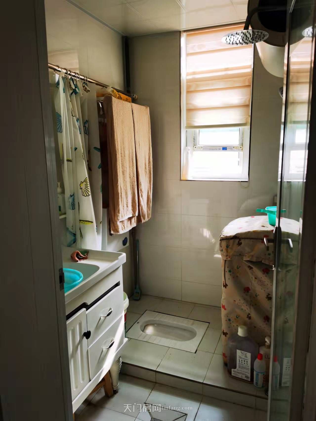 陆羽大道11号陆羽花园。精装修有床有衣柜沙发茶几。洗衣机空调厨具热水器。可拎包入住