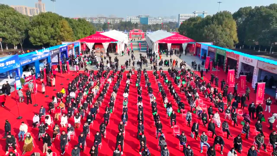 1月22日，天门陆羽广场人山人海！
