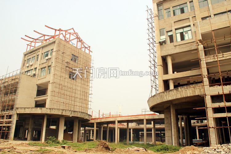 一号楼与二号楼中间的正大门