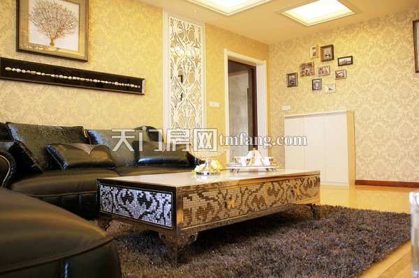 3室2厅2卫--客厅