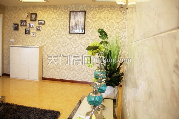 3室2厅2卫--客厅一角