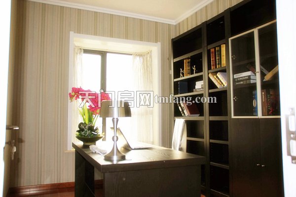 3室2厅2卫--书房