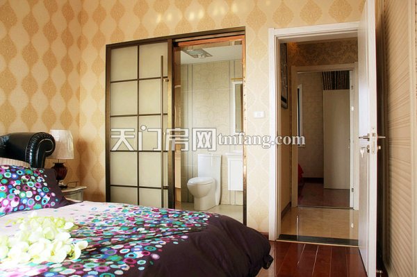 3室2厅2卫--主卧