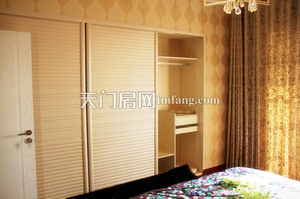 3室2厅2卫--主卧