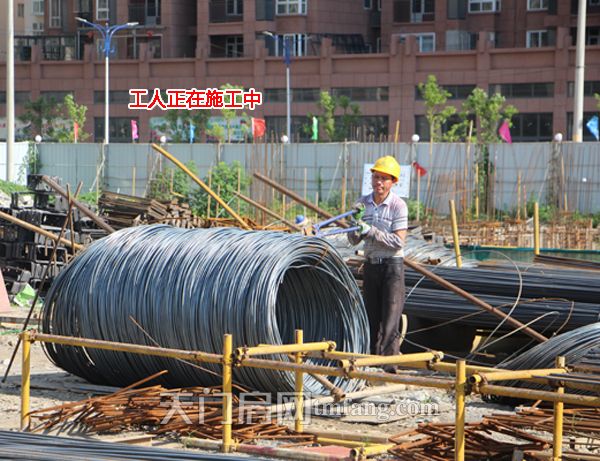 2018062716040997248b76aod.jpg 工人施工中.jpg