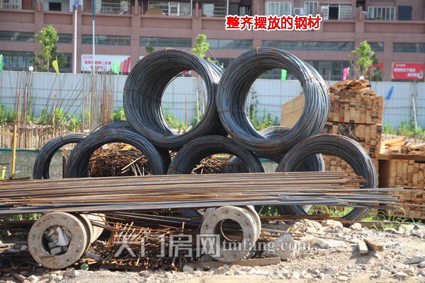 2018062716055546774fj1baf.jpg 整齐摆放的钢材.jpg