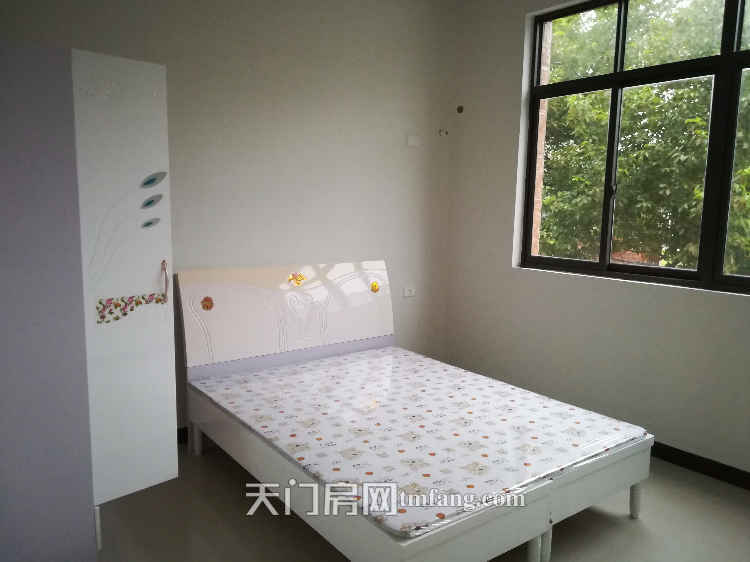 新房出租，拎包入住