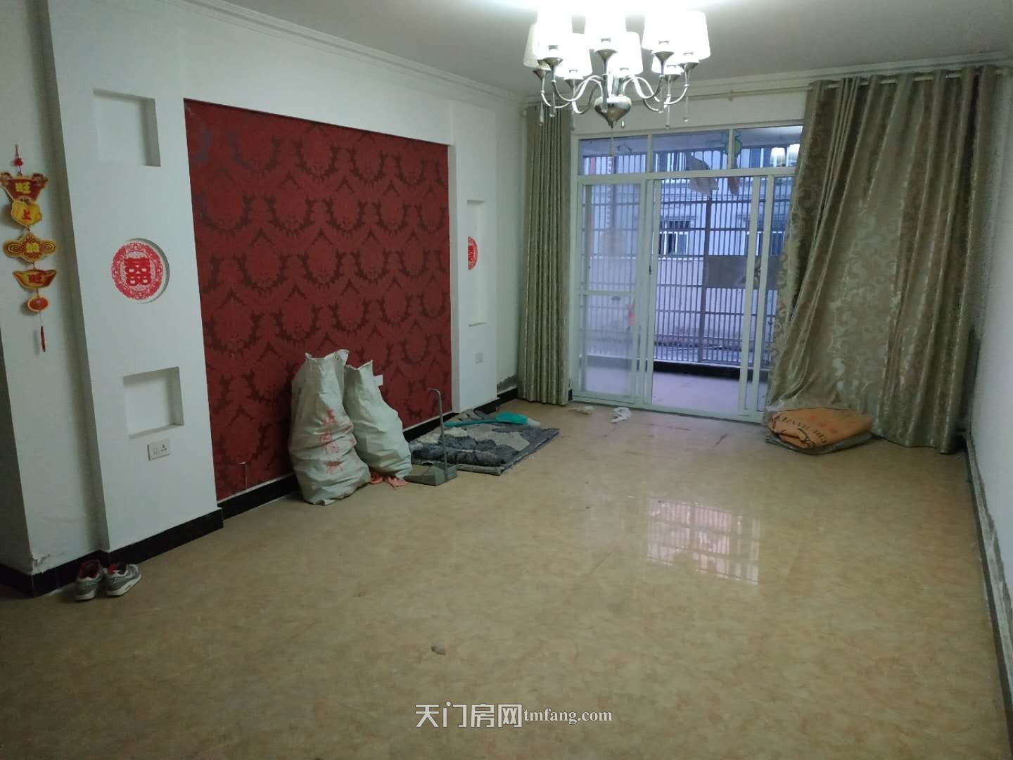 南洋花园两室一厅一厨一卫带超大阳台和两储藏室诚意出售