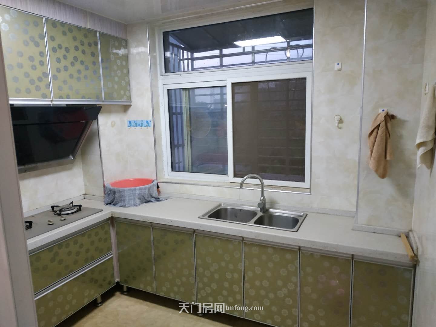 南洋花园两室一厅一厨一卫带超大阳台和两储藏室诚意出售