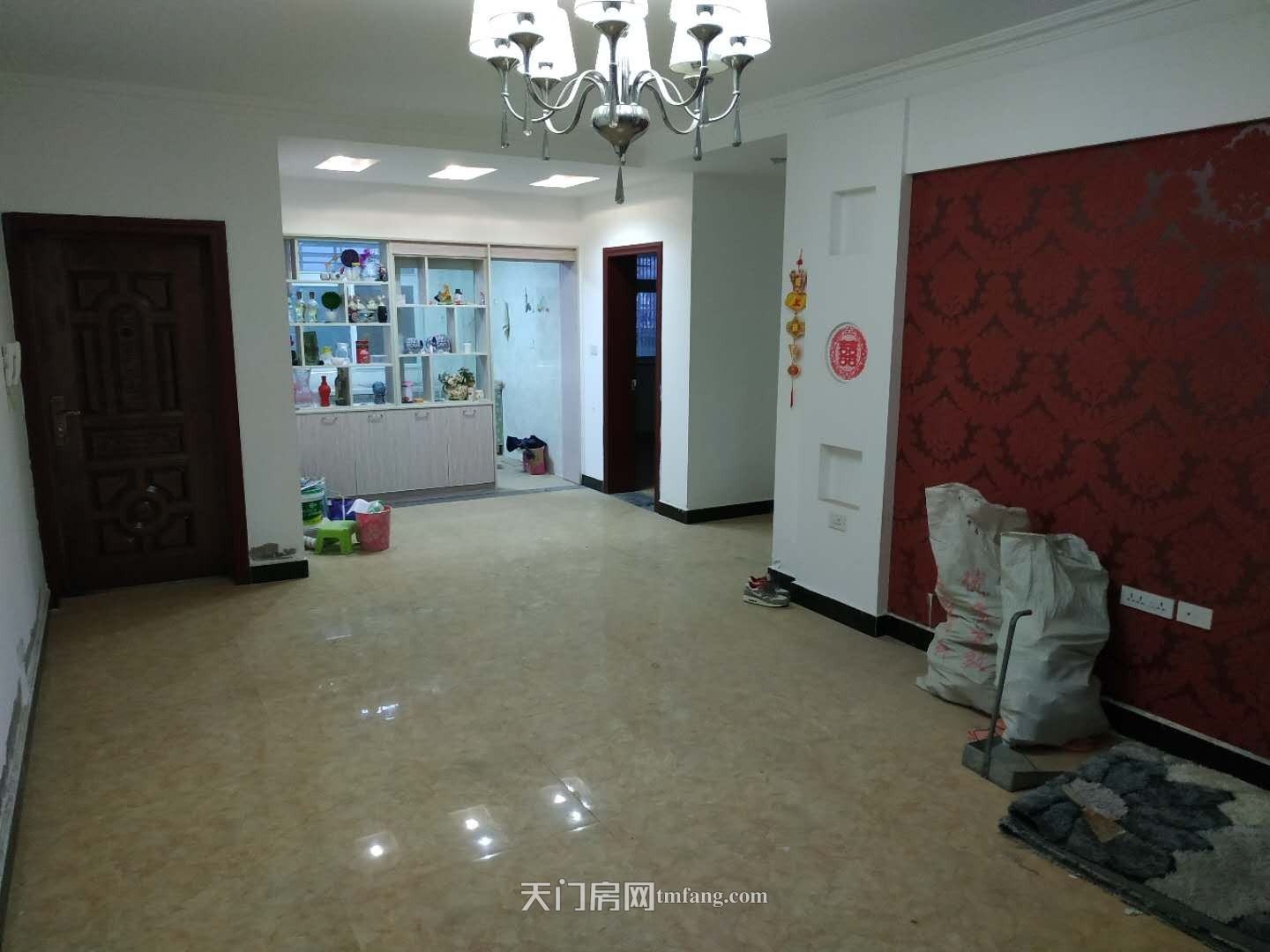 南洋花园两室一厅一厨一卫带超大阳台和两储藏室诚意出售