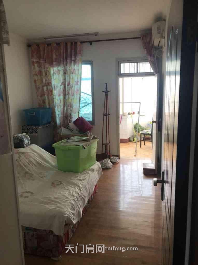 人民大道信合2房单元出租1500元