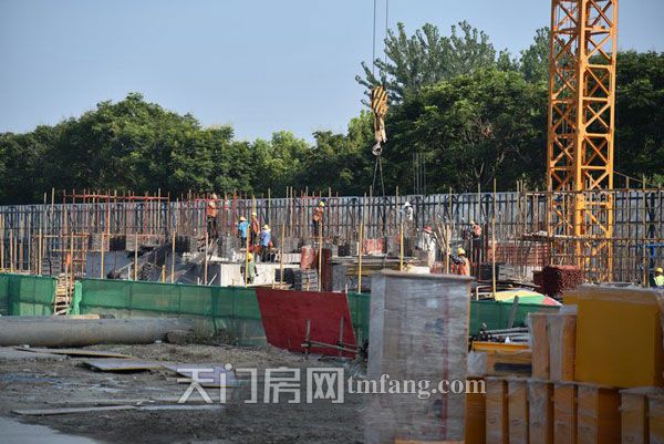 富力院士廷7月工程进度：工地上正在火热施工中