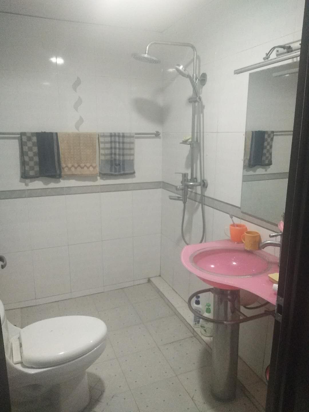 西湖苑B区精装大三房步梯低层