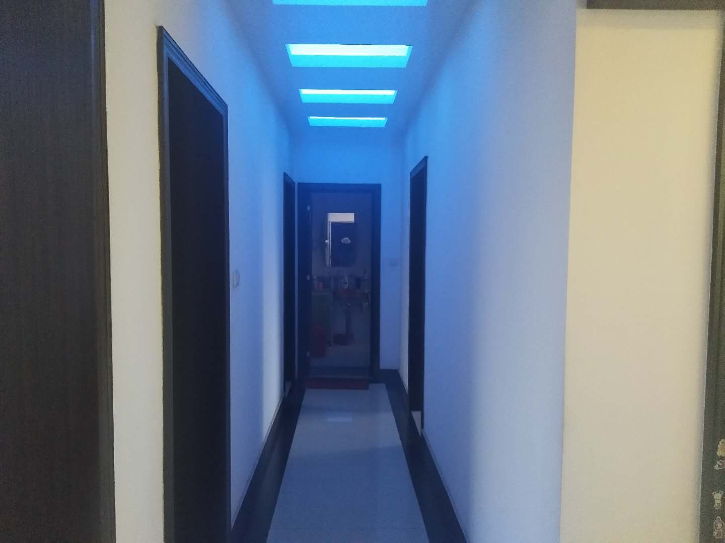 西湖苑B区精装大三房步梯低层