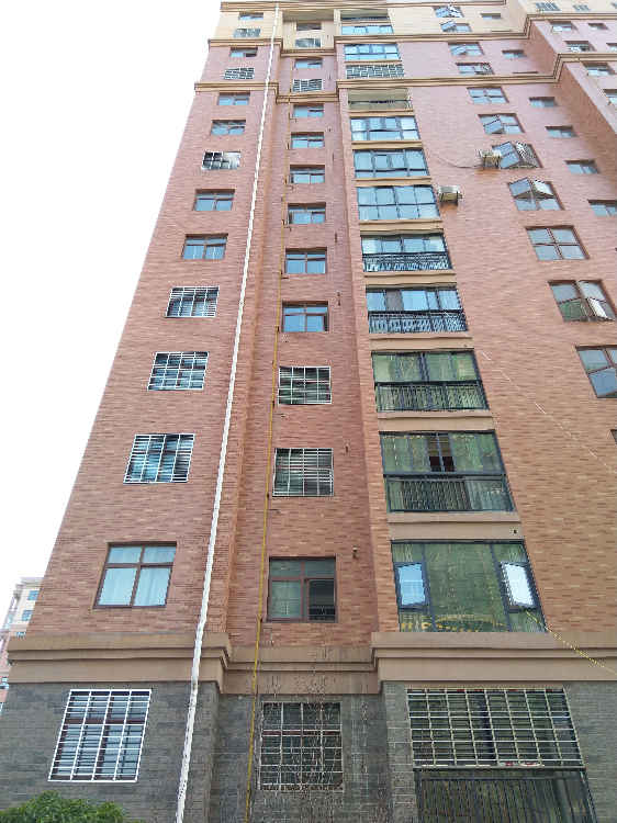 新装修，透风大半年，因工作调动，诚意出让～