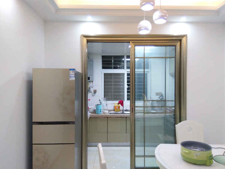 新装修，透风大半年，因工作调动，诚意出让～