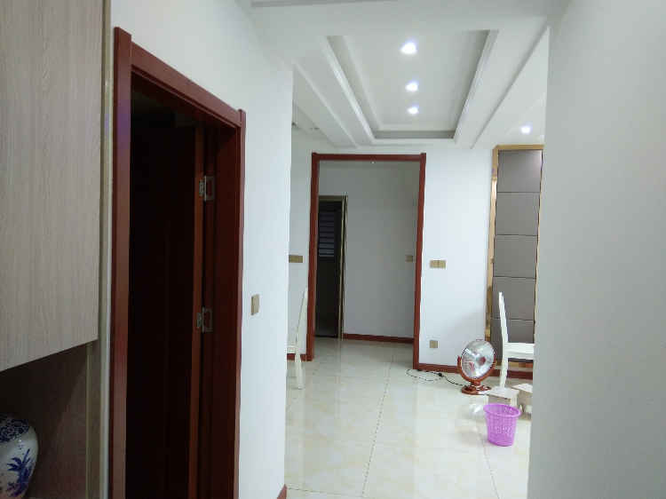 新装修，透风大半年，因工作调动，诚意出让～