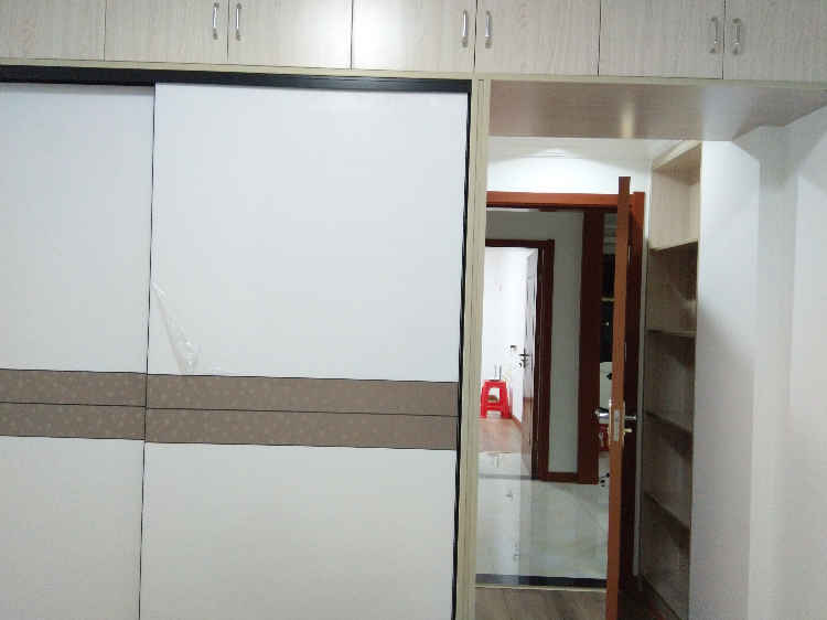 新装修，透风大半年，因工作调动，诚意出让～