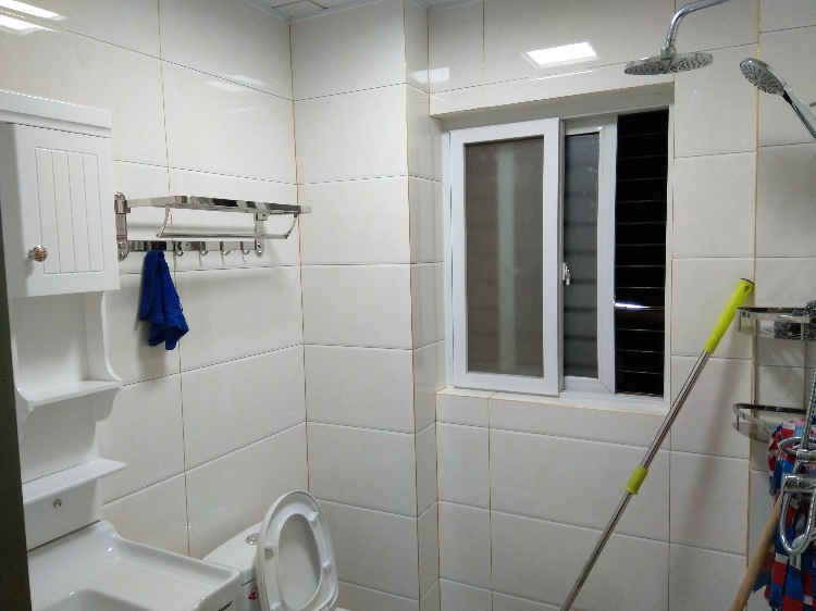 新装修，透风大半年，因工作调动，诚意出让～