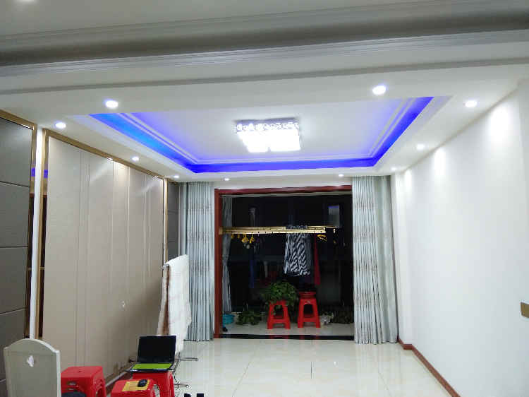 新装修，透风大半年，因工作调动，诚意出让～