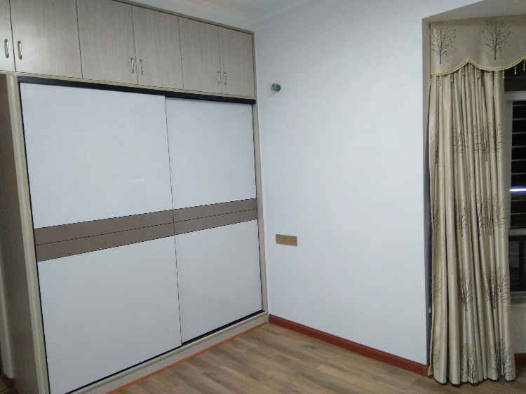 新装修，透风大半年，因工作调动，诚意出让～