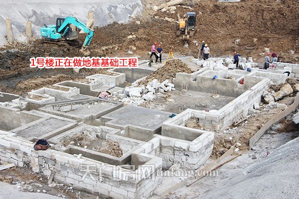 1号楼正在做地基基础工程.JPG