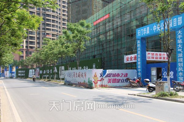 东湖·中央公馆4月工程进度：3#楼已经封顶