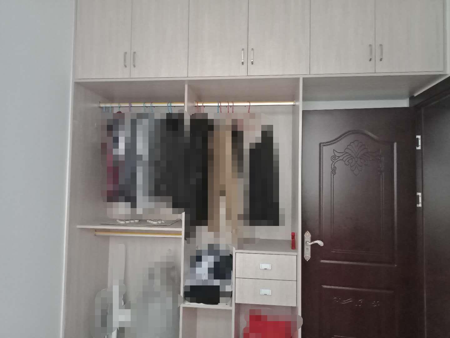 冠南景林春天全新精装两房老证税费少大润发对面出行方便,房东急售