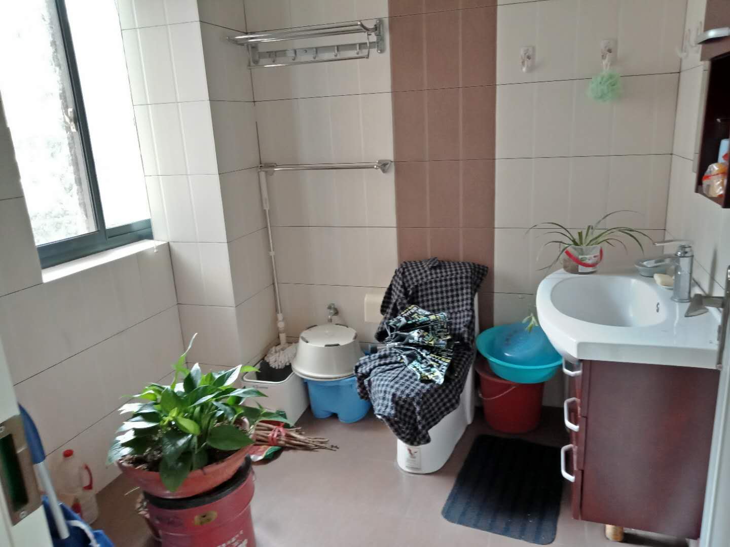 新城二期步梯低层大三房带三个阳台拎包入住