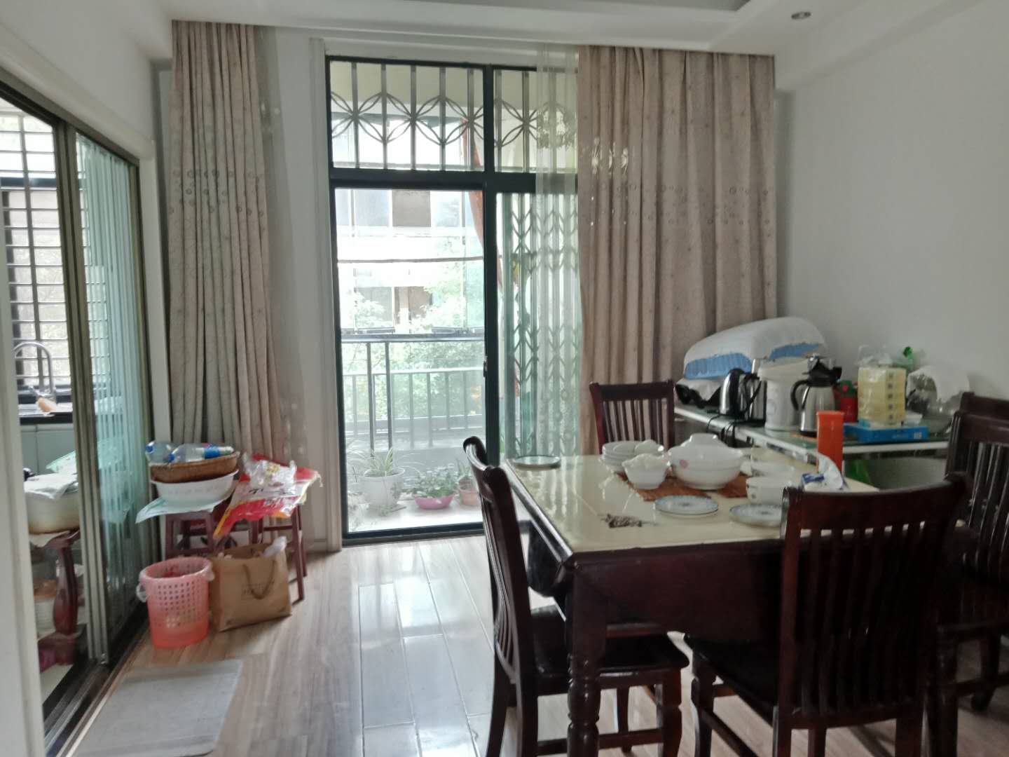 新城二期步梯低层大三房带三个阳台拎包入住