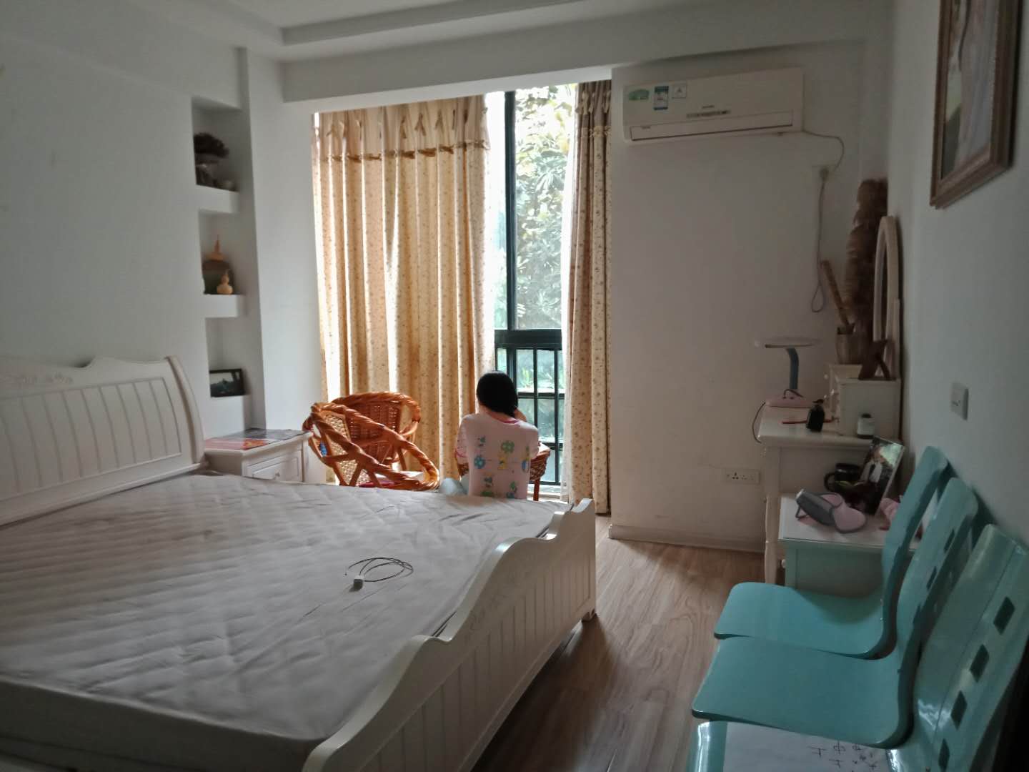 新城二期步梯低层大三房带三个阳台拎包入住