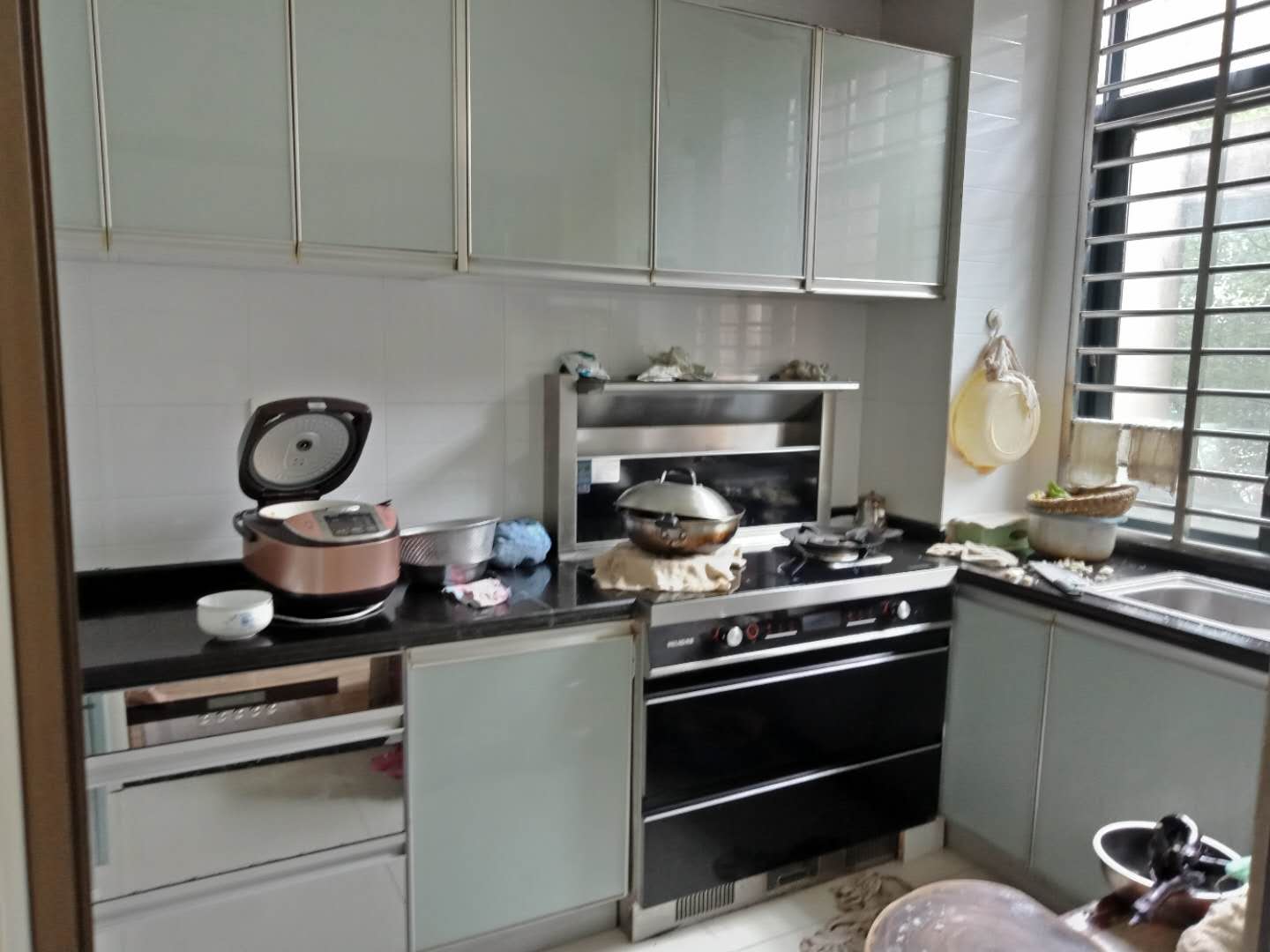 新城二期步梯低层大三房带三个阳台拎包入住