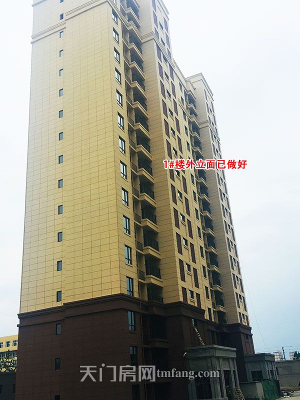 华西新城6月工程进度：小区大部分都在做内部施工