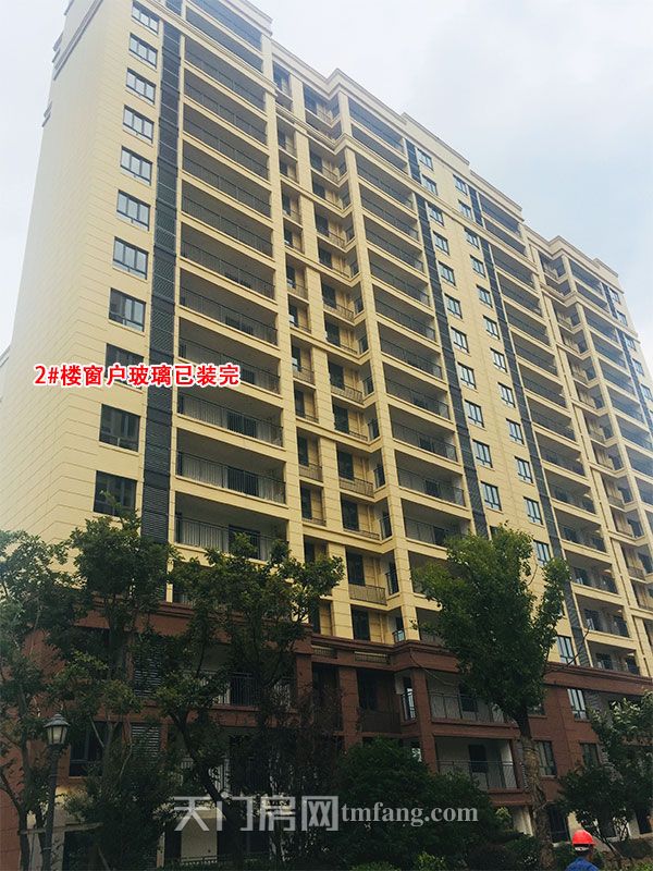 2号楼在窗户玻璃已装完.jpg