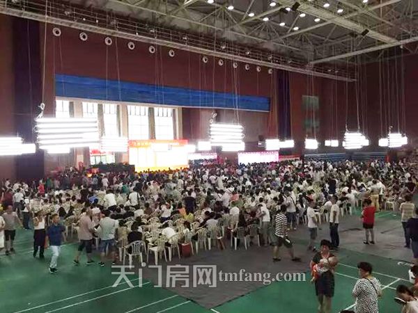 又现抢房大战！城西的房价降下去为什么这么难？