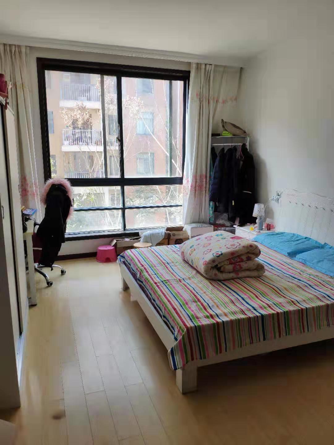 新城一期精装大三房步梯低层