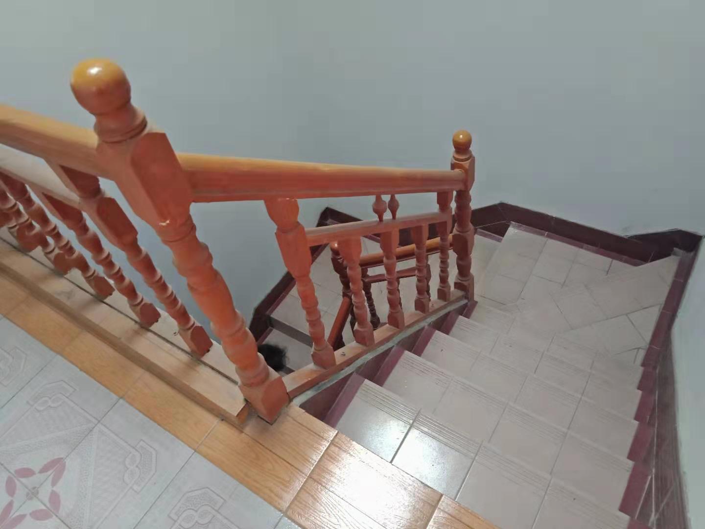 西农小区私房共三层