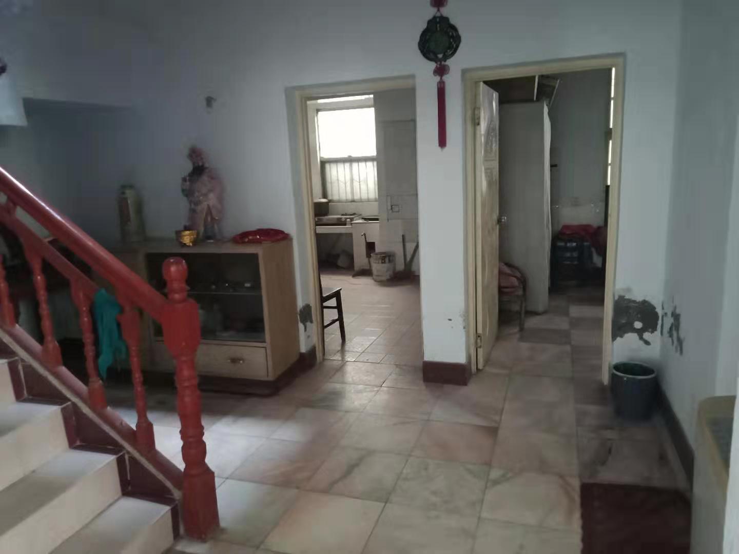 西农小区私房共三层