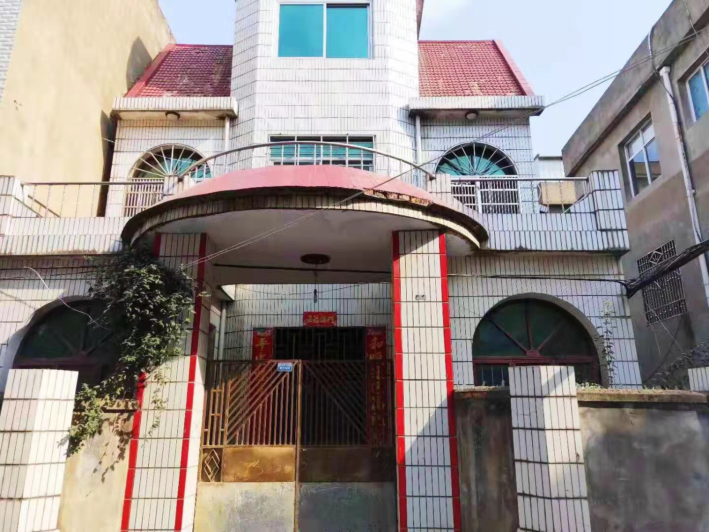 西农小区私房共三层