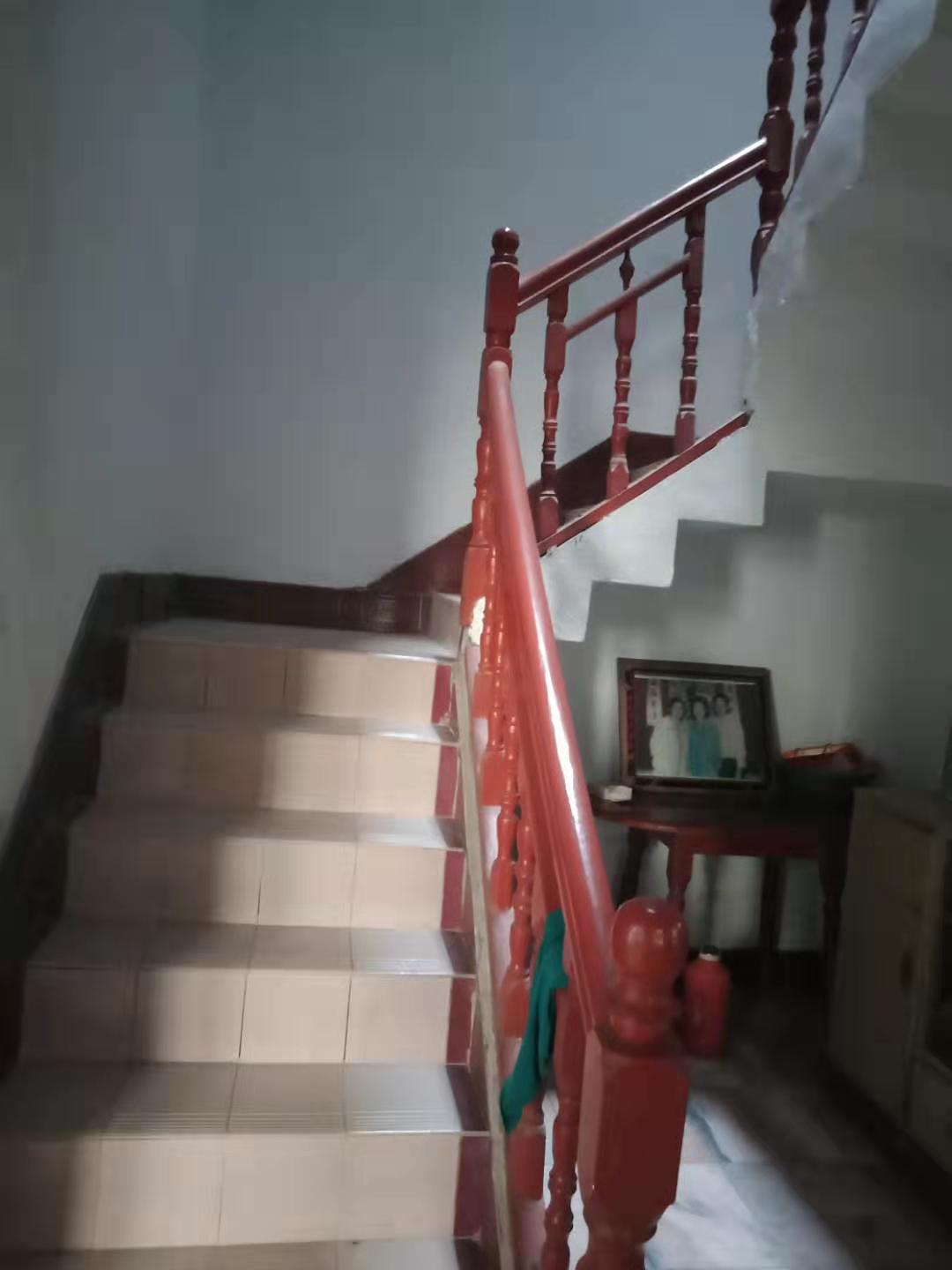 西农小区私房共三层