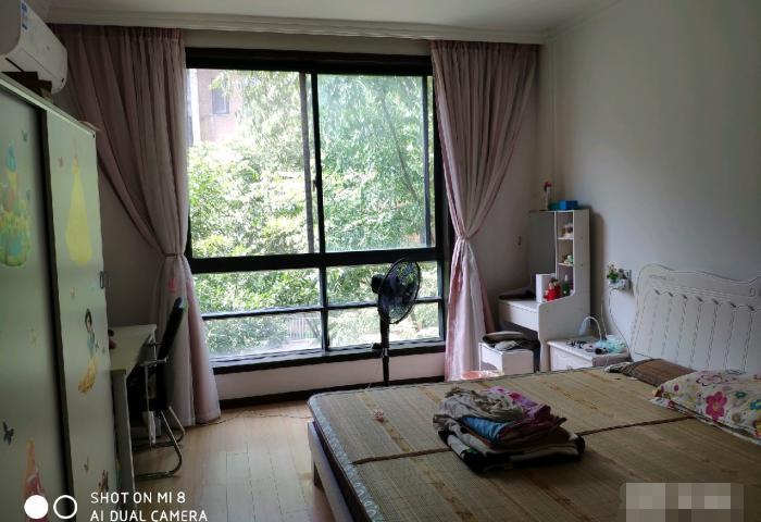 新城一期精装大三房步梯低层