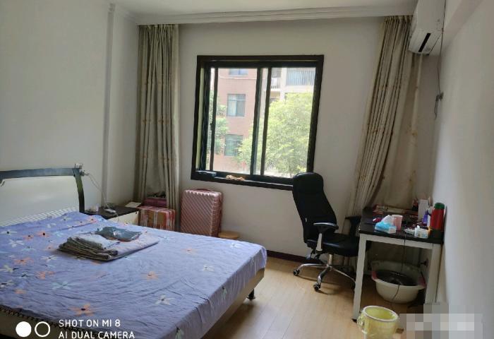 新城一期精装大三房步梯低层