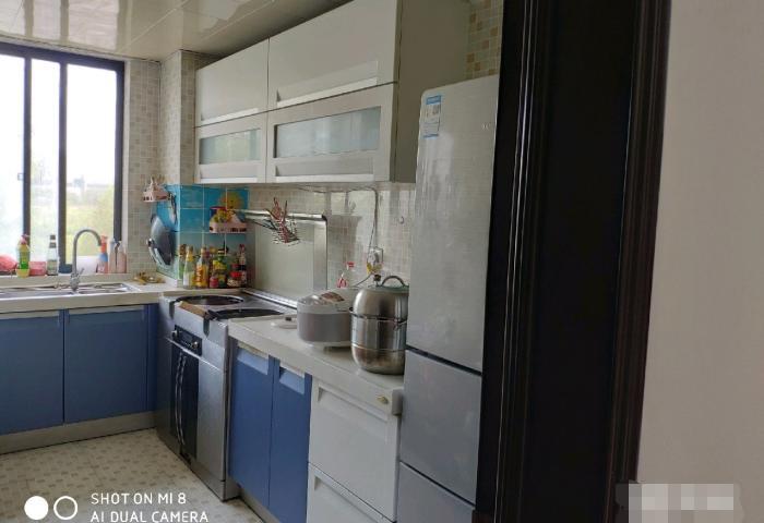 新城一期精装大三房步梯低层