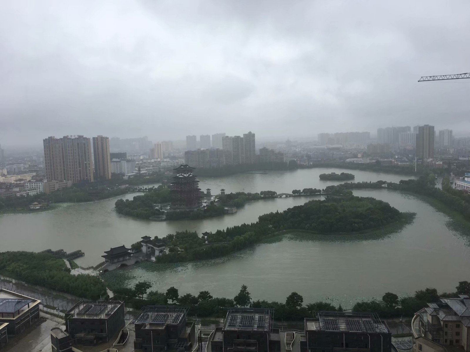 把家 在公园，西湖高层湖景房，实验  