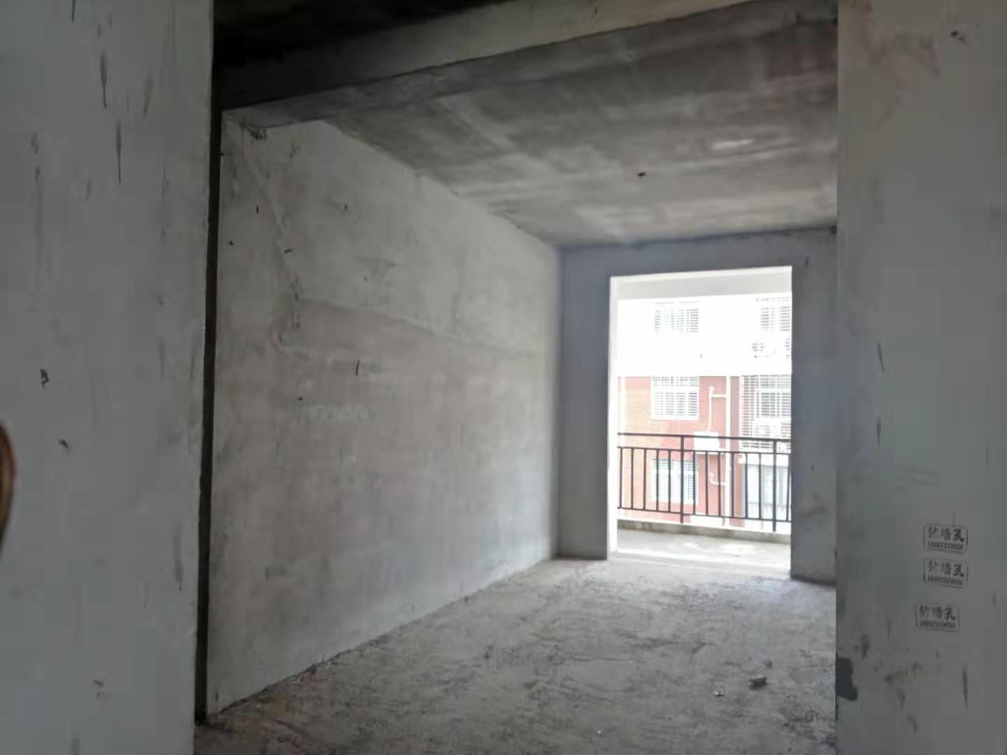 城北景天苑大三房毛坯中层实验高中 房