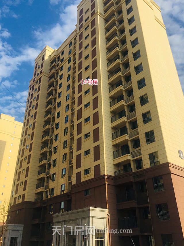 华西新城8月最新工程进度：小区正在做景观带