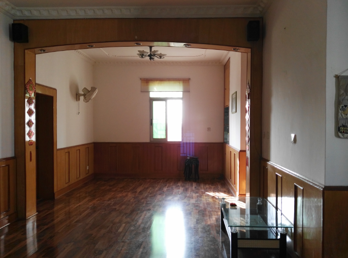 座观西湖，近临 